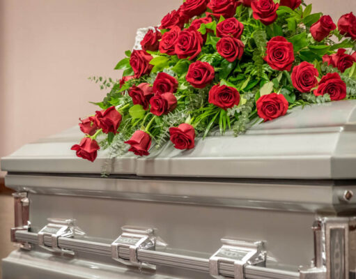 Kwiaty i wieńce na pogrzebach – tradycja, która nie przemija kwiaty i wience na pogrzeb