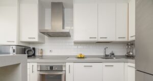 Matowe vs. Błyszczące. Porównanie płyt meblowych pod kątem designu i praktyczności płyty meblowe