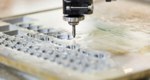 Cięcie wodne w projektach artystycznych i designerskich cięcie wodne